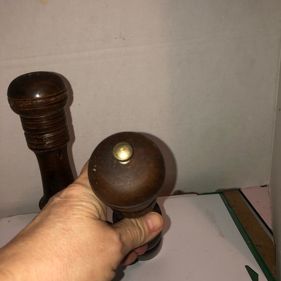 Classic Wooden Pepper and Salt Grinders - Picture 5 of 6